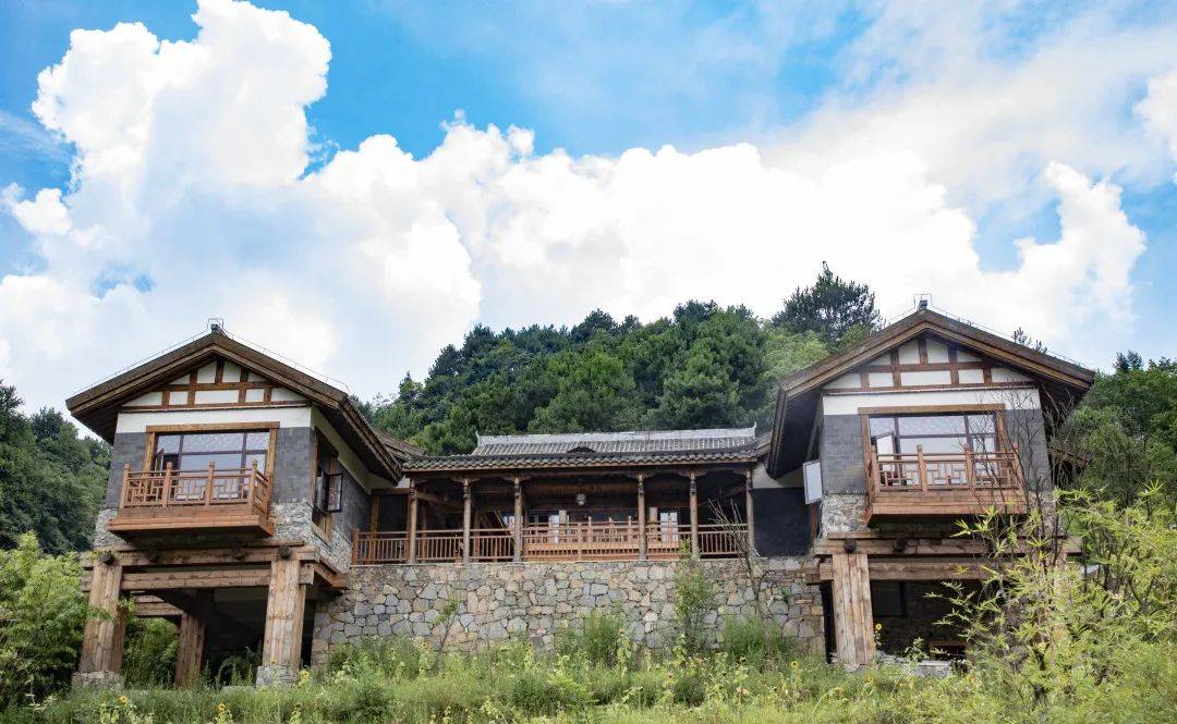 贵阳市清镇职教城乡愁校区乡愁贵州澜山酒店余庆坊 · 红渡民宿有春心