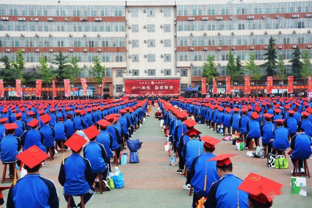 十八而志·奋发有为 | 海泉高中隆重举行第七届十八岁成人礼_高三