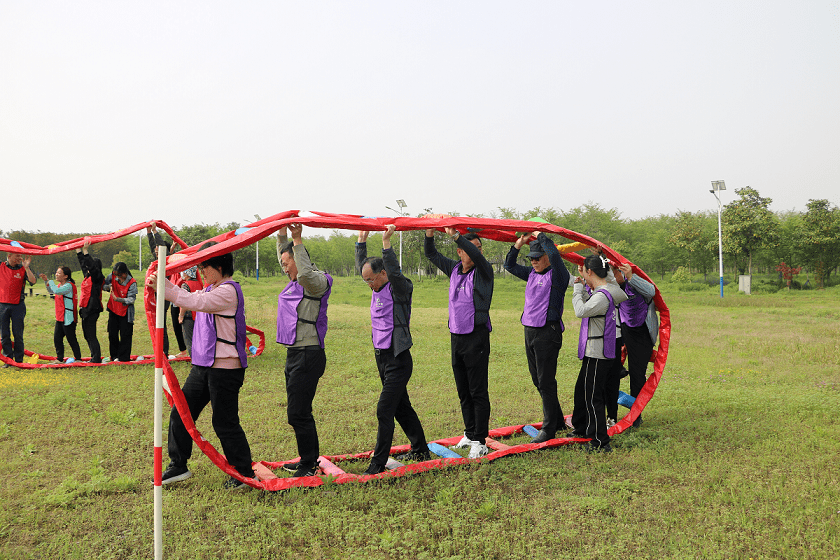 本次趣味团建活动设置了破冰团建,车轮滚滚,手舞足蹈,趣味垂钓及快乐