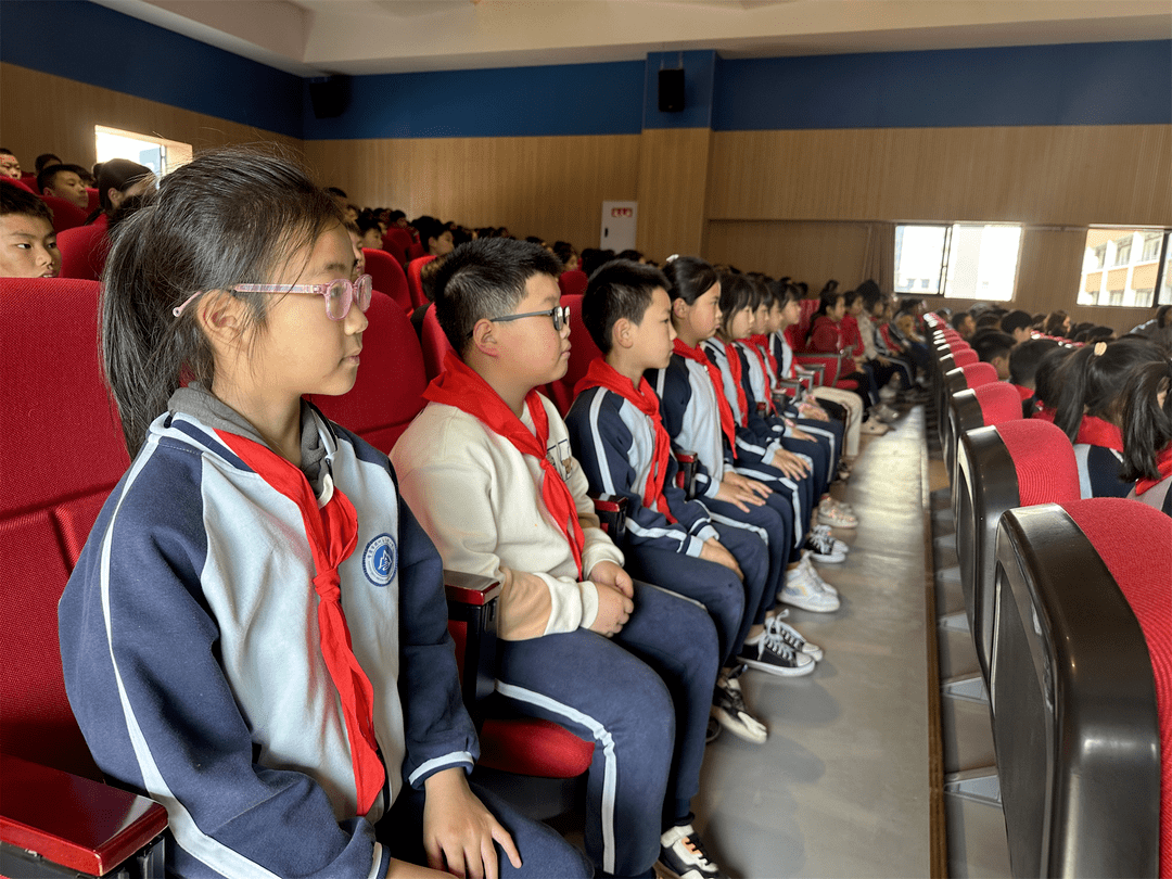 学榜样之"样" 做有为少年丨开州区文峰小学开展"红领巾会客厅"主题