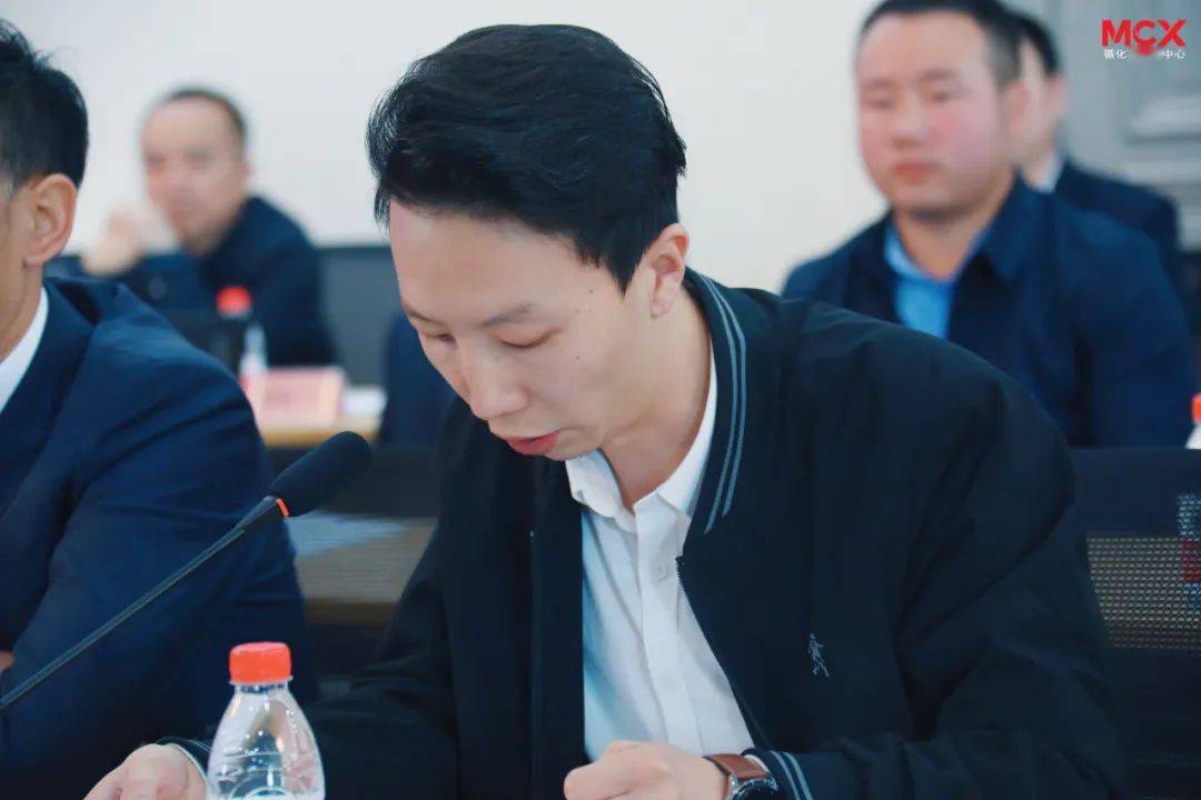 黄生昊在讲话中对企业为循化发展作出的贡献给予肯定.