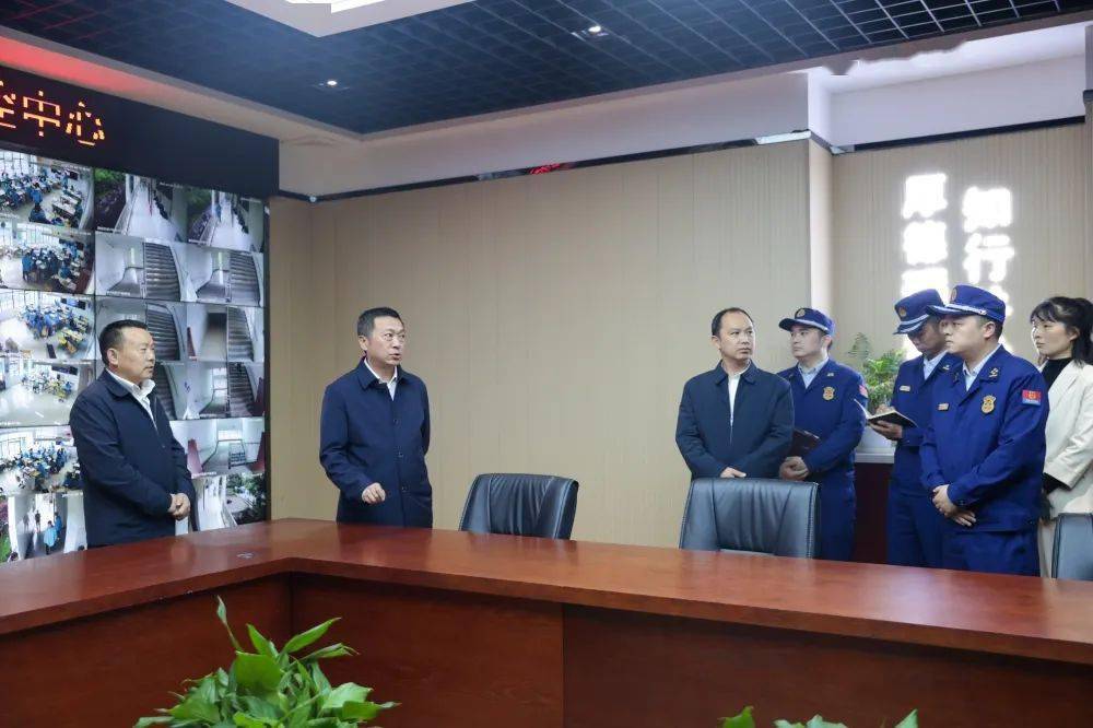 酉阳县委常委,县政府常务副县长吴彪率队开展"五一"节前消防安全检查