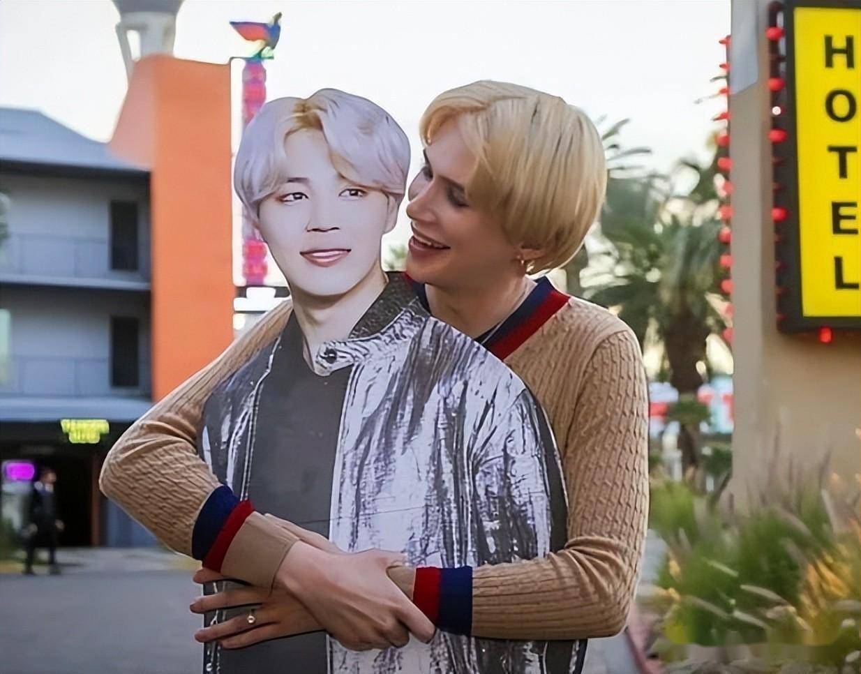 只能说oli london对朴智旻的"爱"已经有些疯魔了……最近也没看到什么