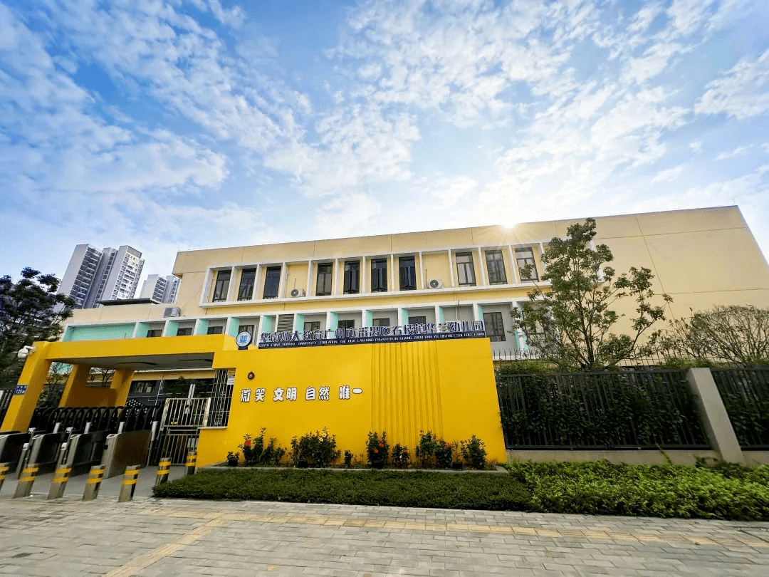 目前,智联汽车小镇(智联花园,智睿花园)人户一致适龄子女才有资格入读