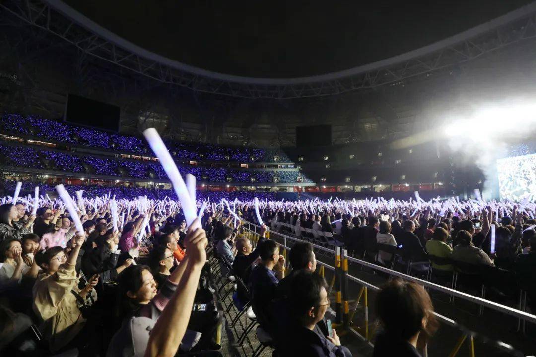 昨晚,4万多人涌入「大莲花」看这场演唱会_杭州_场馆_运行
