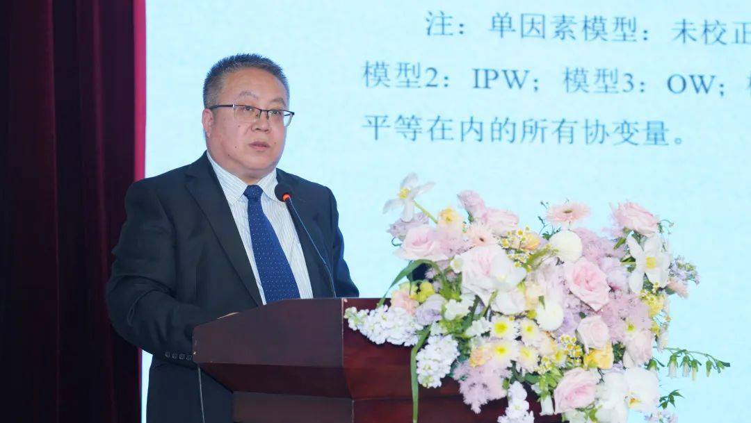 大学附属中山医院06特邀主持学术论坛环节分别由西安交通大学颜虹教授