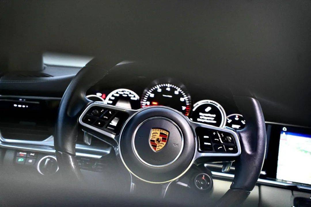 m850i与帕拉梅拉4s面对面,车主认为宝马在这些方面比保时捷强.