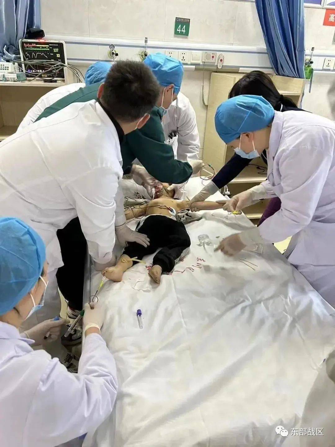 一份特殊的包裹让这个东风快递员的秘密藏不住了