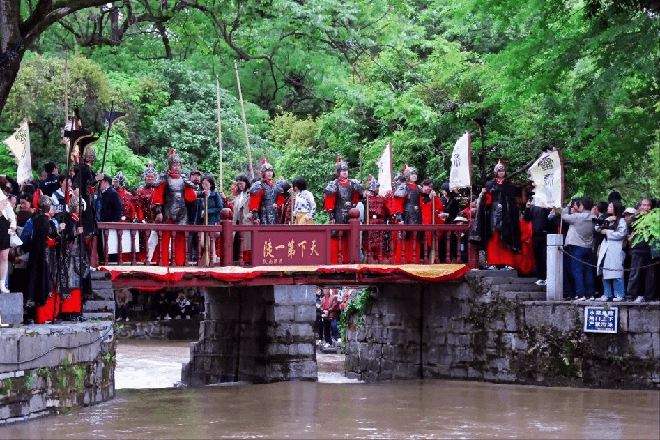 灵渠"天下第一陡"千年后再开闸起航_旅游_世界_兴安县