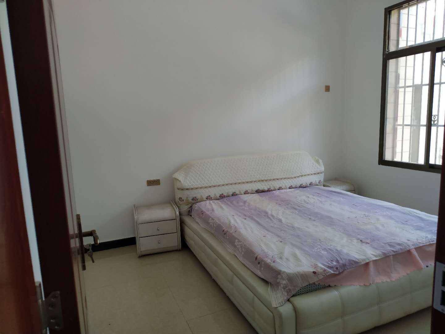 西安秦岭山脚下闲置房子上网出租,两层的小院年租金不到2万_农村_汤峪