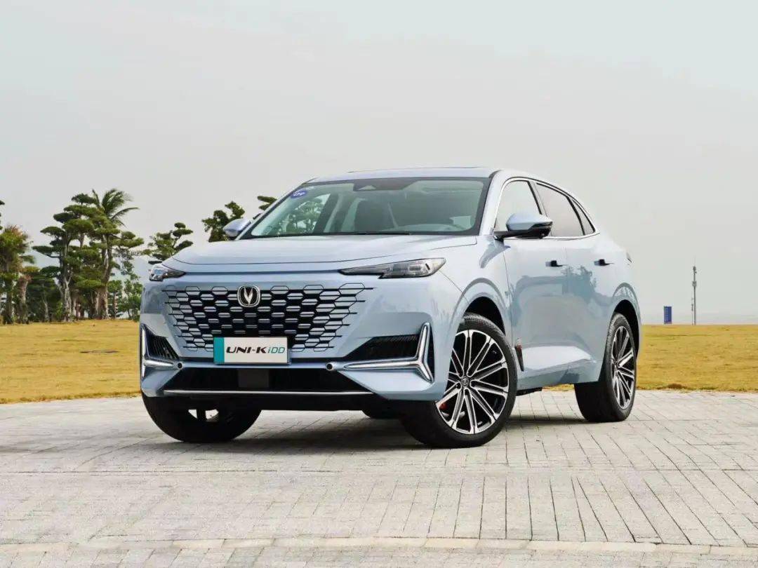 轴距2890mm推荐原因:大空间提及长安uni-k车型,无论是燃油版还是插电