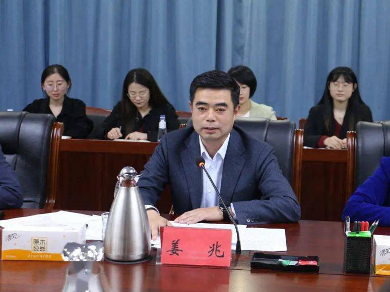 党工委书记姜兆表示,年轻,活力总是跟美好的画面相连,今天在座青年