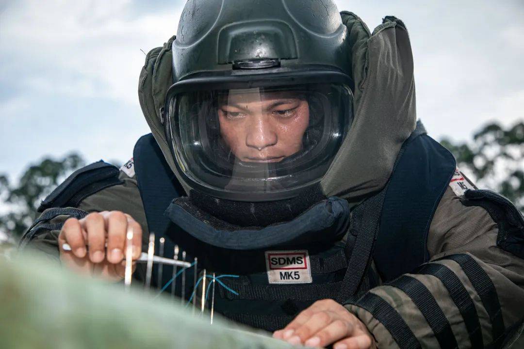 这个假期,大部分人都在休息,而他们却一直在坚守岗位……!