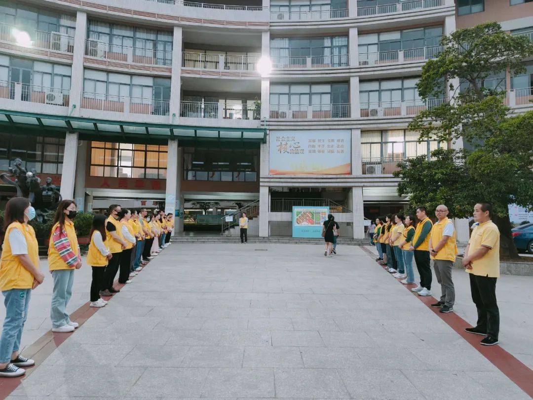 家校共育——香市小学家长志愿服务队协助本校开展家长会活动_指引