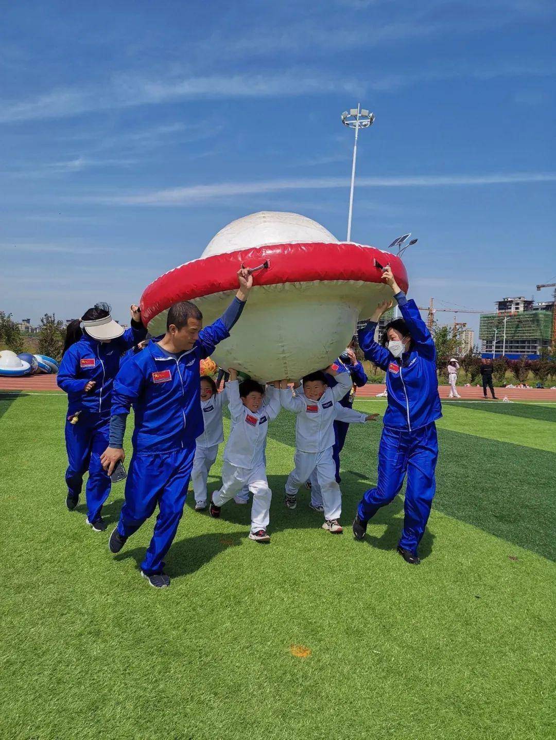 上蔡县县直机关幼儿园开展航天主题亲子运动会_运动场_科学_游戏