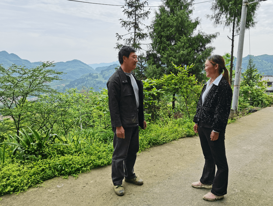 王小英:发挥基层代表作用 当好"领头雁"_群众_发展_茨坝