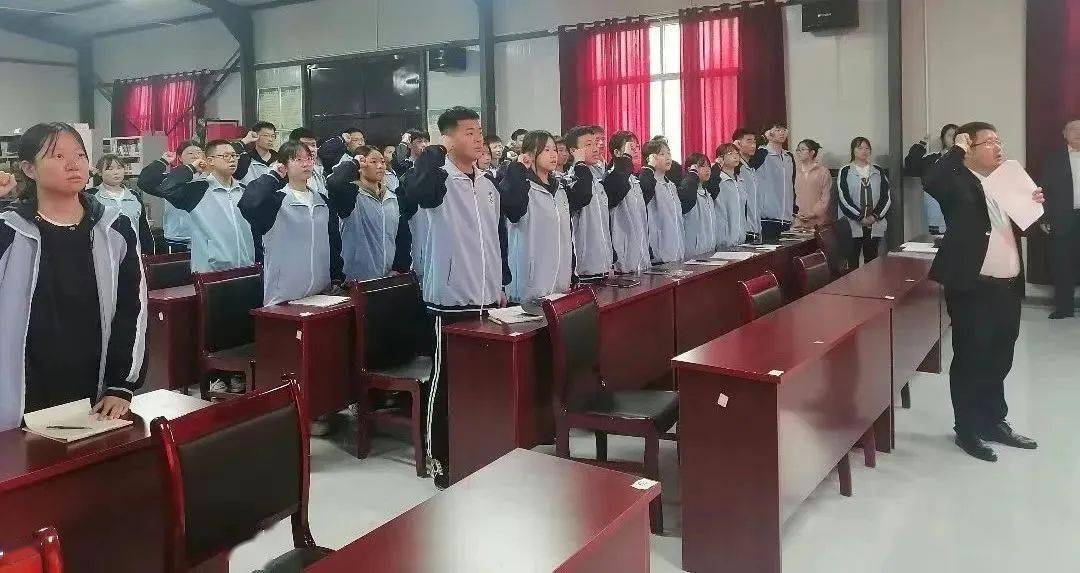 【入团仪式】心中有光正青春——赞皇县职教中心举行新团员入团暨优秀