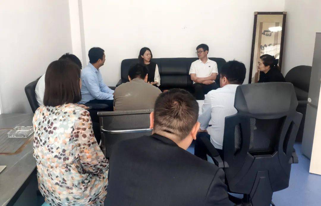 潜山市副市长章莹一行莅临园区电商企业走访调研_发展_相关_对策