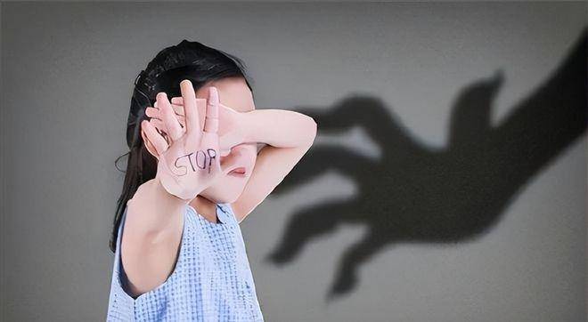 当时,女童身体异常来到康达医院接受检查,徐医生发现她很可能遭遇了