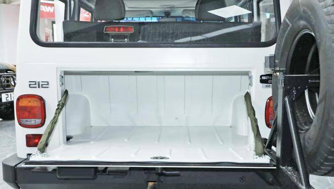 发动机6速手动变速箱动力方面,bj 212狙击手继续搭载来自沈阳航天三菱