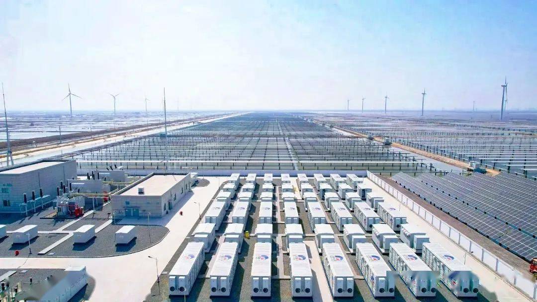 尚德电力助力全球首座规模化盐光互补 风光储智慧能源示范项目全容量