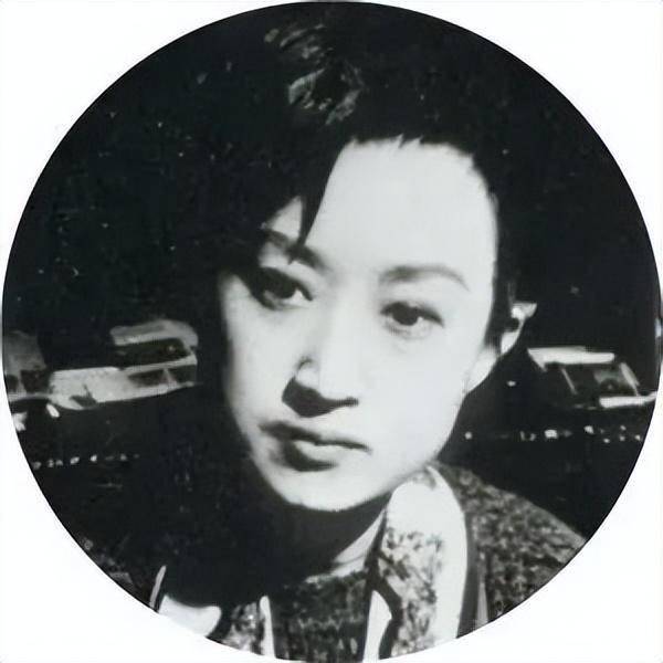 陈染与林白常被批评界划为一类乃至一体,像是"女性主义"私人写作的