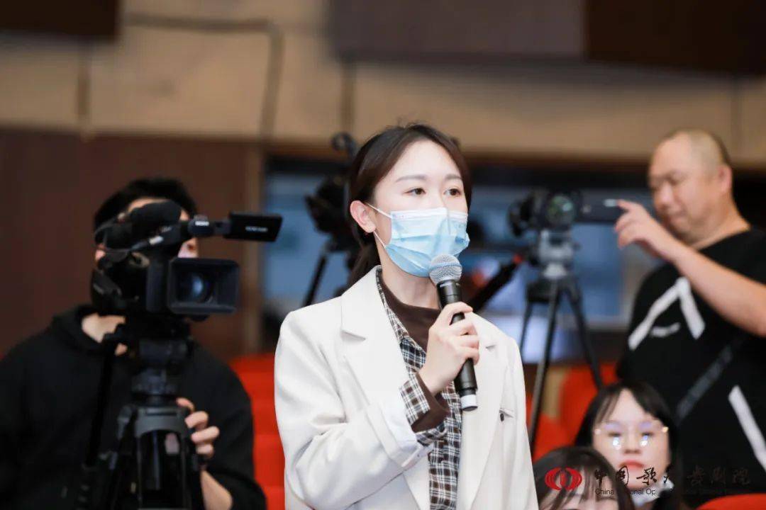 咏春弟子梁德荣和师父梁二娣,参加了抵御外侮的斗争.