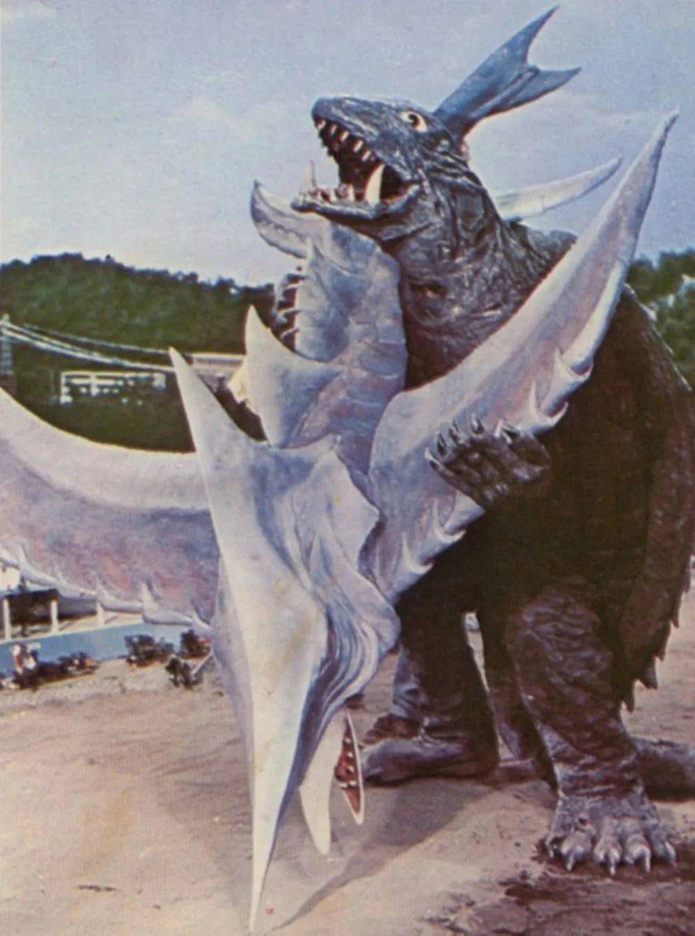 《加美拉:重生》第三头怪兽确认,来自外星的深海怪兽_吉古_光线_形态