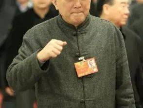 京圈大佬聚会，冯小刚刘震云推杯问盏，韩三平疑不愉快，张国立走路不稳！-冯小刚京圈大佬饭局