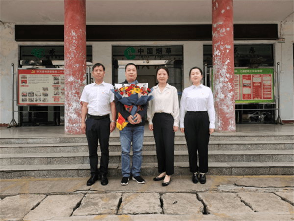 特别邀请河南省"五一劳动奖章"获得者,平顶山市烟草专卖局(公司)卷烟