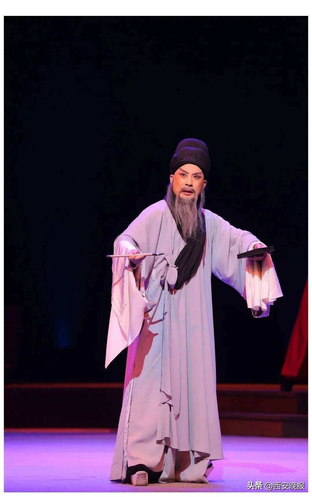 王航横跨小生,须生,衰派老生三个行当,展现个人技术实力,以及秦腔艺术