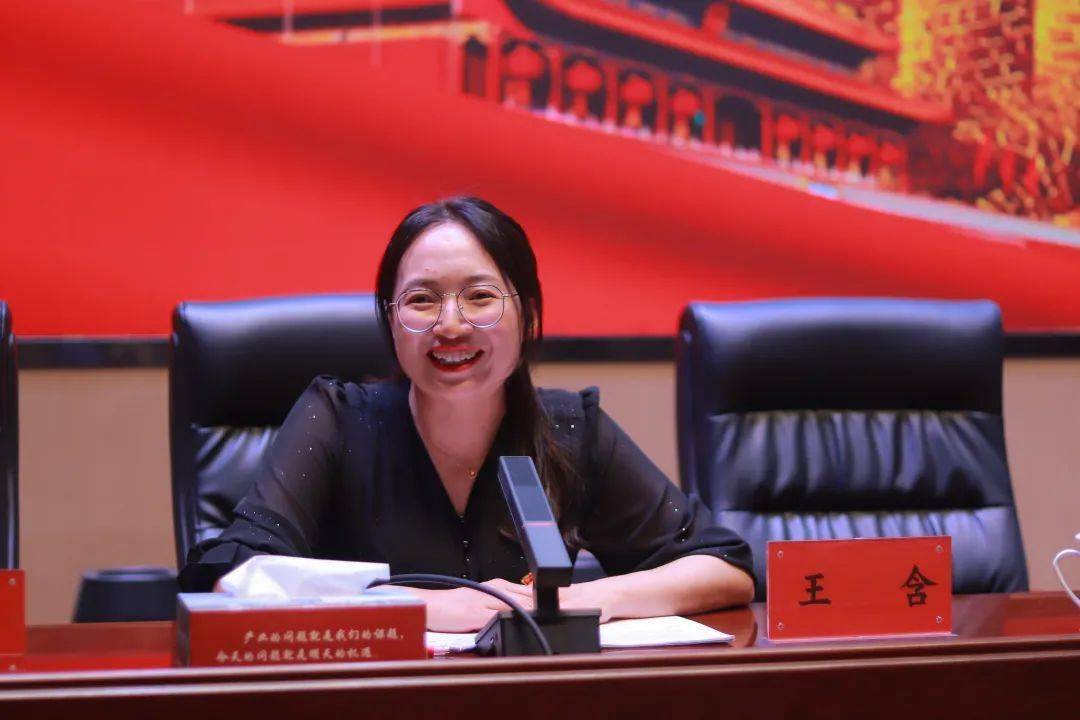 (马克思主义学院执行院长王含同志授课)图片来源:校园