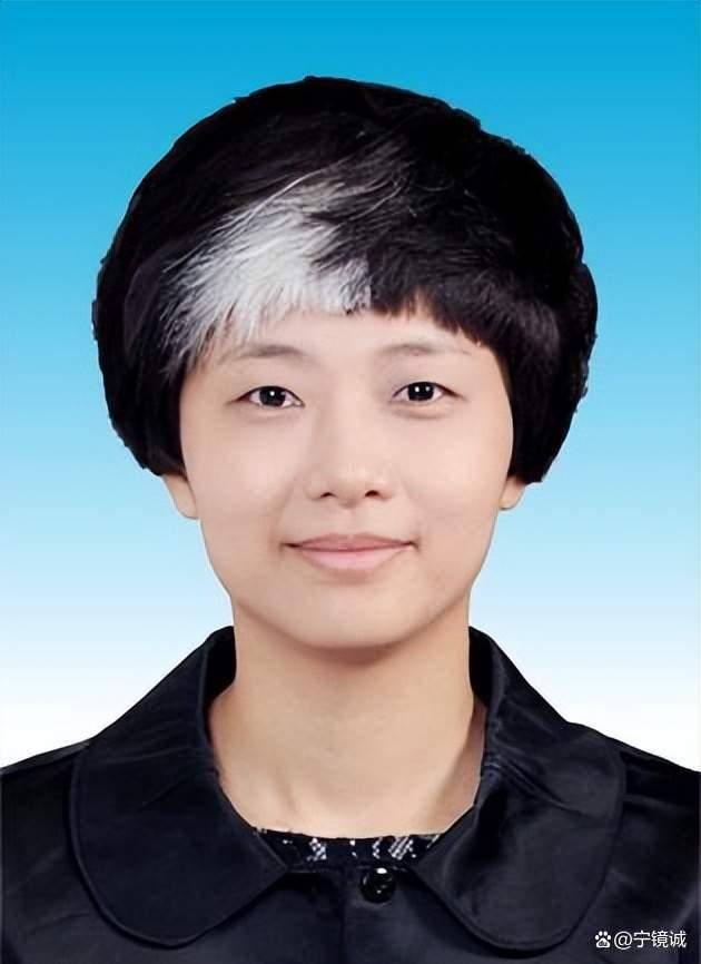 网友称,作为公务员如果随意染发,不符合职业的庄重形象,也不利于工作