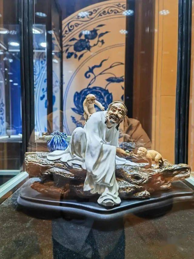 石湾陶塑亮相上海等地,展现"最佛山"魅力!_文化_中国_陶瓷