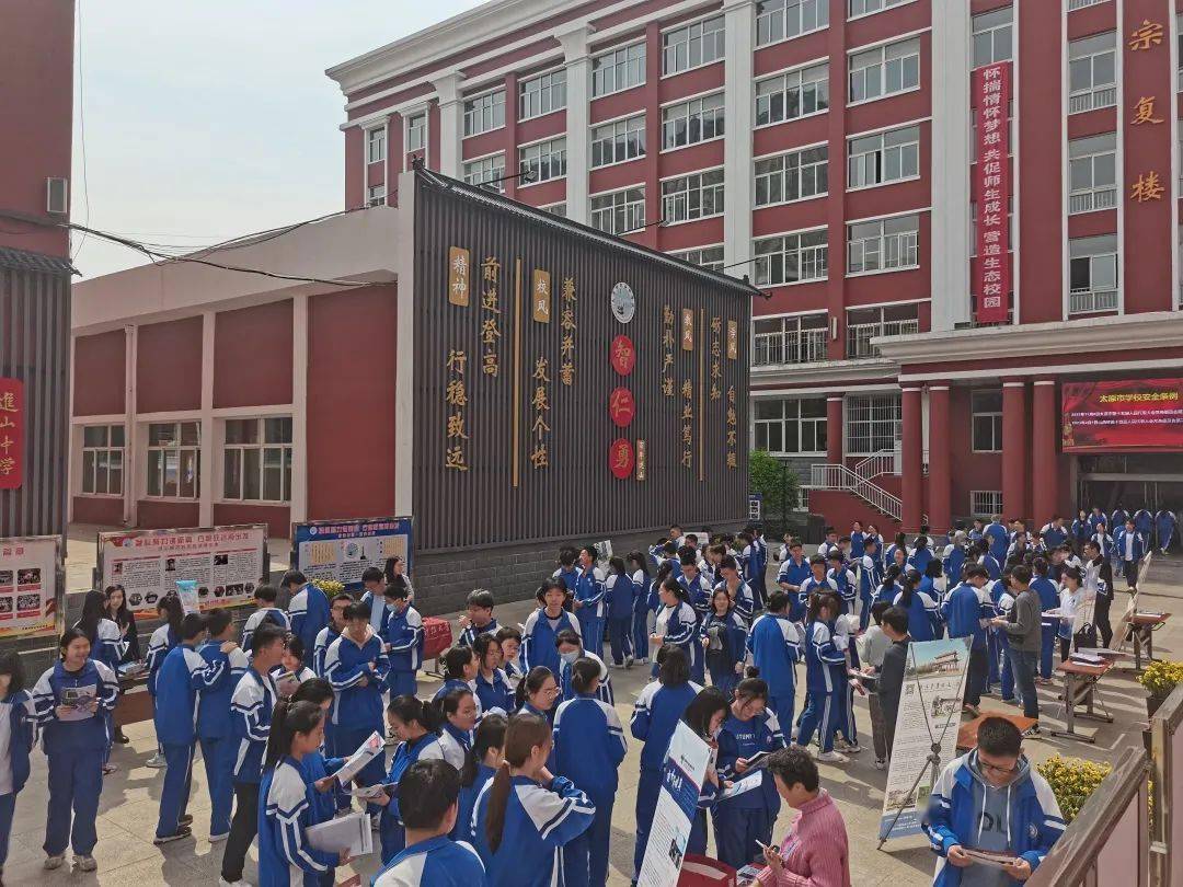 进山中学祁县中学为更好地帮助考生了解高校招生政策,更好地服务高校