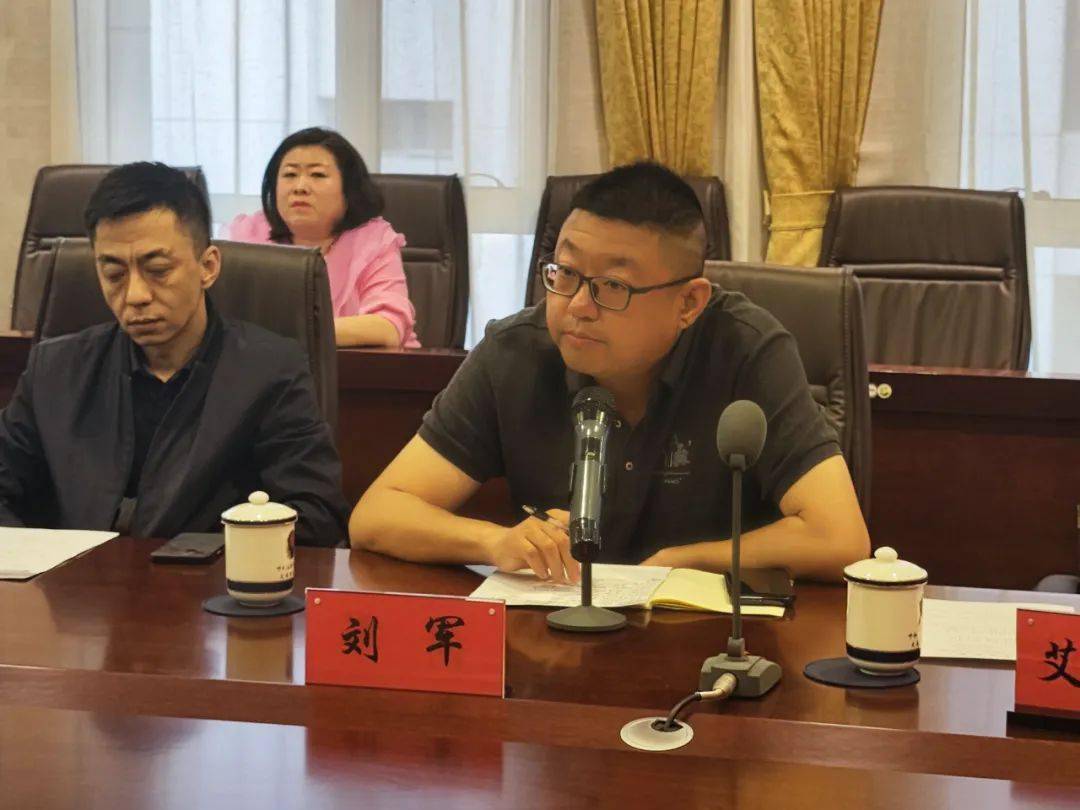 车志强副局长结合交管部门职能职责,对与会代表提出的每项意见和建议