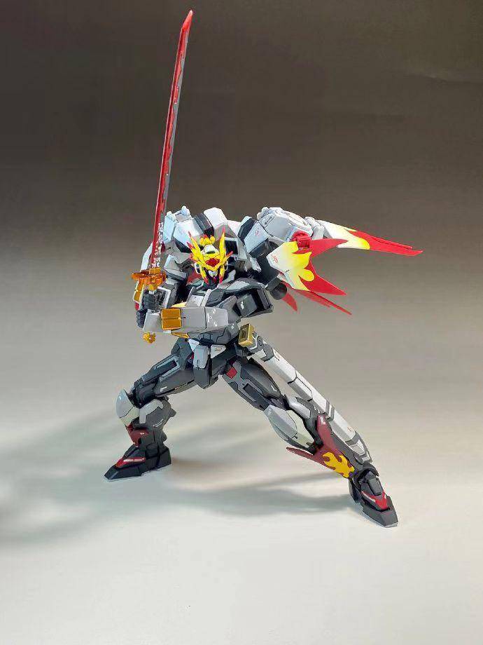 首先来看的是模友们使用巴巴托斯,熊霸,陆战高达模型等改造的炭治郎