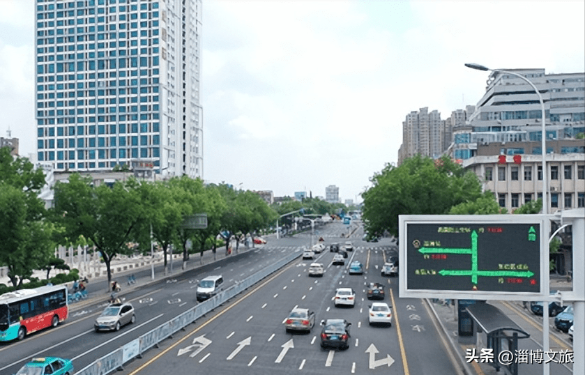 淄博在全国首创车路协同智慧交通系统,一路绿灯成常态._路口_信号灯