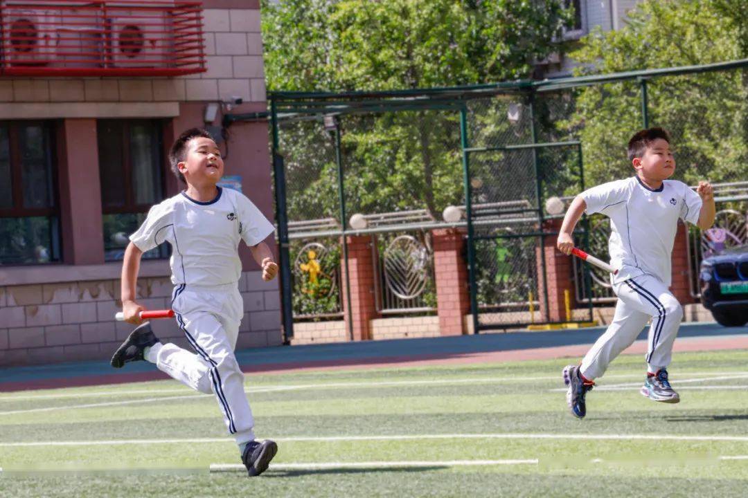 北京市崇文小学体育节暨中国田径队世界冠军走进崇文小学活动_国家
