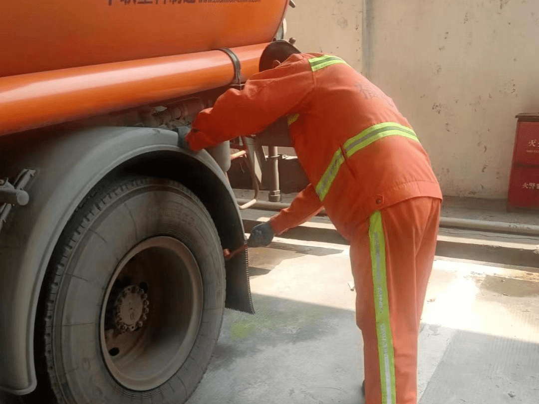 人物故事 | 走近养护洒水车驾驶员张永科