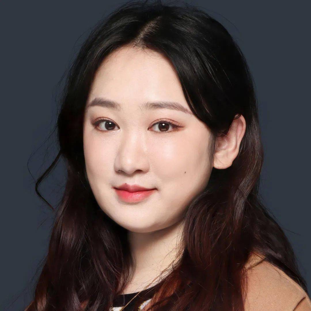 编剧陈璐,上海话剧艺术中心国家一级导演何念执导,上海话剧艺术中心