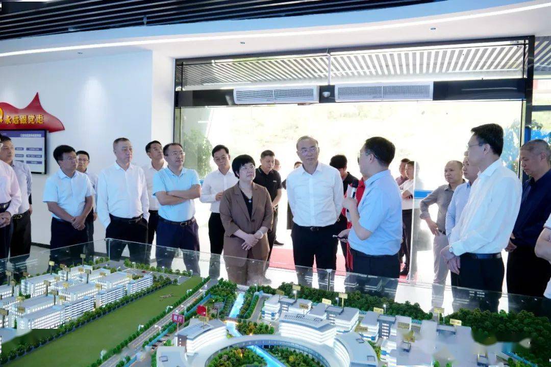 白云区委常委,统战部长刘国华,白云区人大常委会党组成员,对口帮扶办