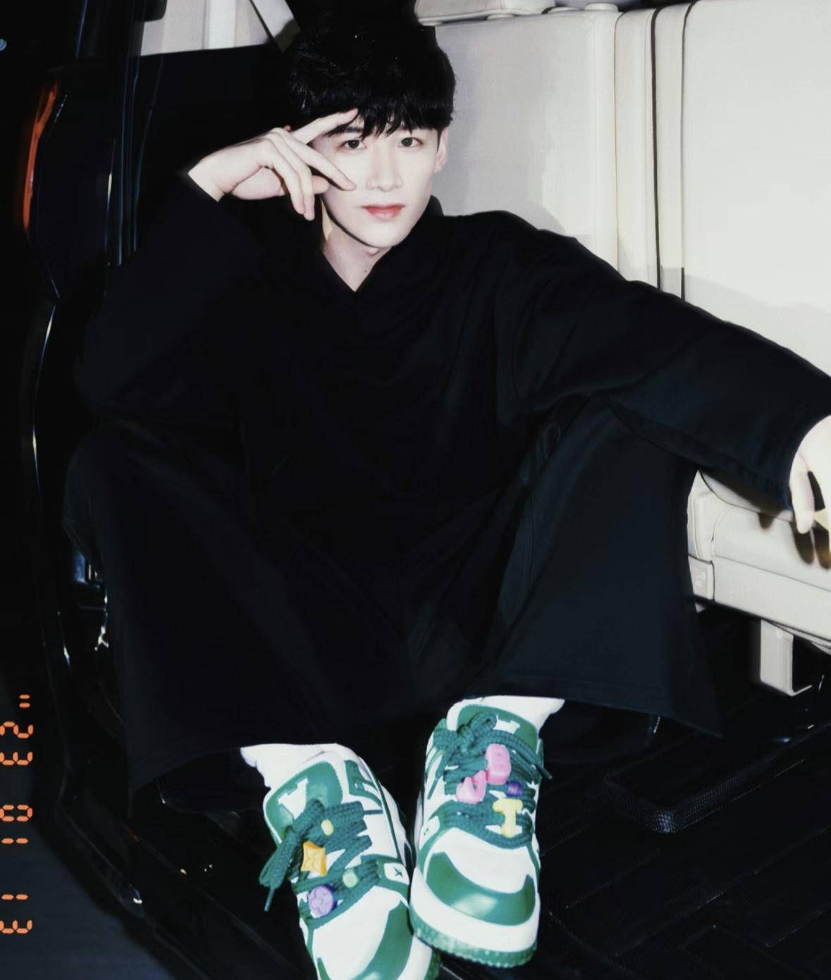 帅哥白敬亭的豪宅火了:连明星都拒绝"过度装修",网友:太高级_客厅