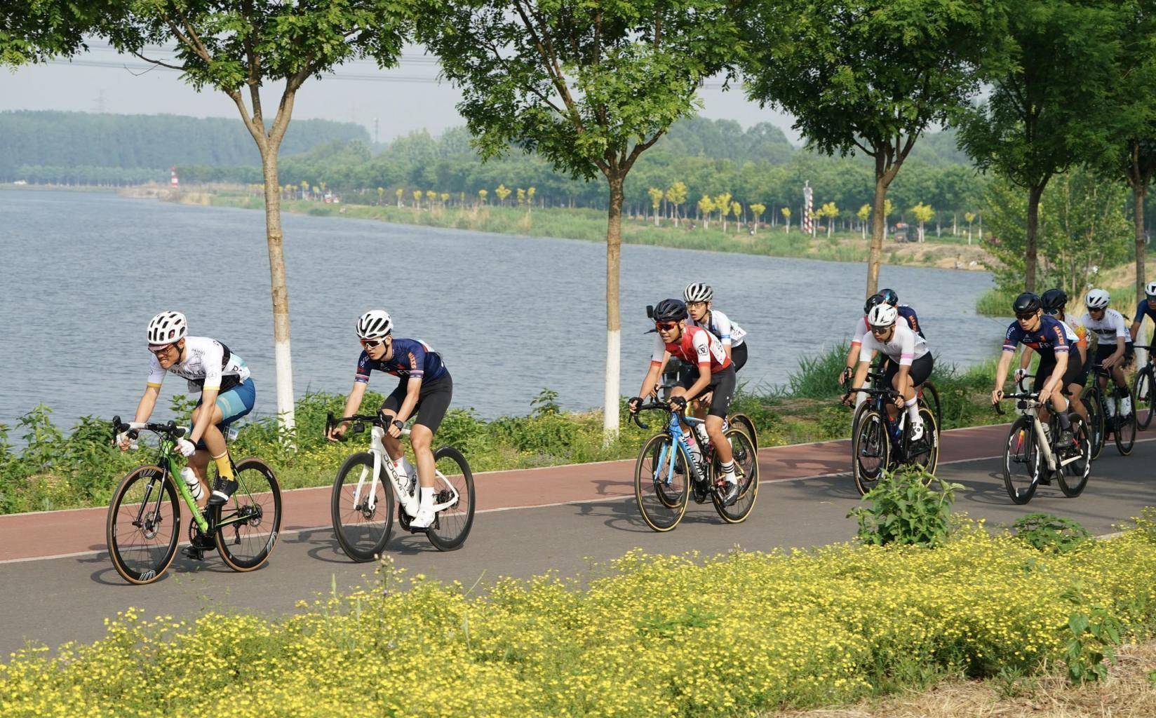 骑im电竞平台游大运河！2023年北京自行车联赛通州站今天开赛(图3)