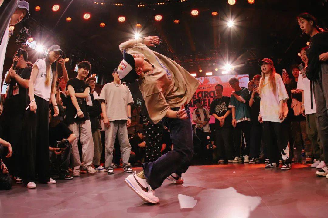 街舞舞台,她如何坚守自己的「多元」理念 | 专访 kyoka_nike_via_活动