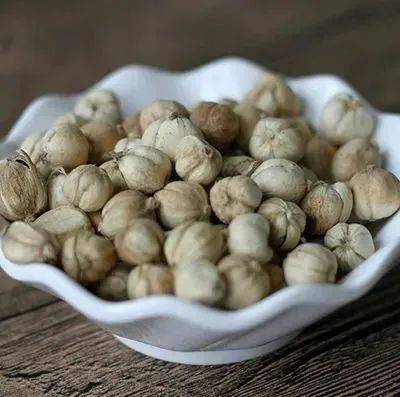 如何区分使用三种豆蔻?分享草蔻,白蔻,肉蔻的使用技巧_香料_去腥_食材