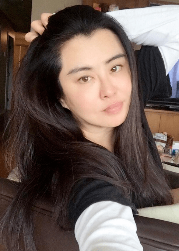 加拿大网友偶遇华人女明星素颜出镜!网友:女神怎么斗鸡眼!