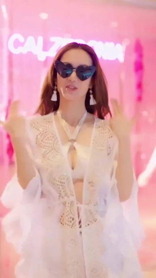 王君馨比坚尼跳舞 火辣身材若隐若现极诱人_内里_转型_处女