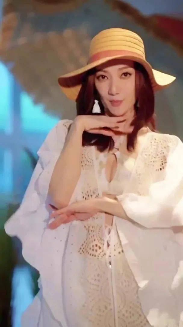 王君馨比坚尼跳舞 火辣身材若隐若现极诱人_内里_转型_处女