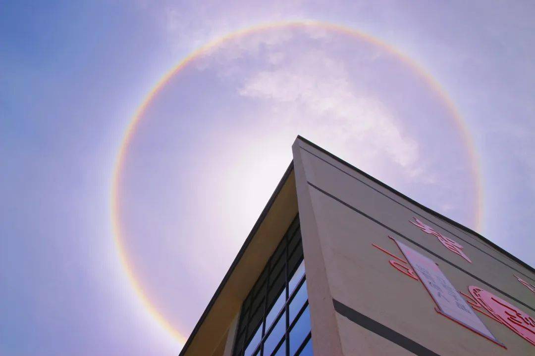 陈 肸/摄(政府广场)潘 玥/摄(钟宝镇塘坊坝社区)赵 越/摄(同维希望